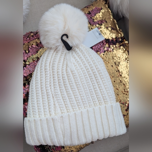 NWT Timberland Woman's Winter Beanie Hat Pom Pom Fleece - Picture 4 of 8